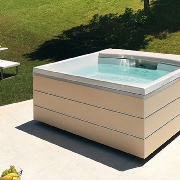 Jacuzzi Custom pool Damac Hills 2